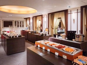 Tägliches Frühstücksbuffet (1800 JPY pro Person)