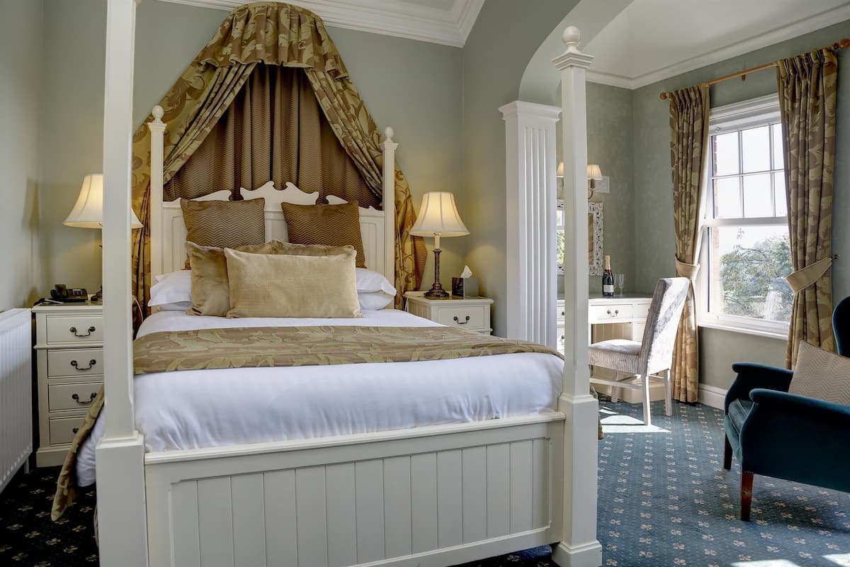 deluxe room, 1 king bed, non smoking (four poster bed) | desk, iron/ironing board, cots/infant beds, rollaway beds