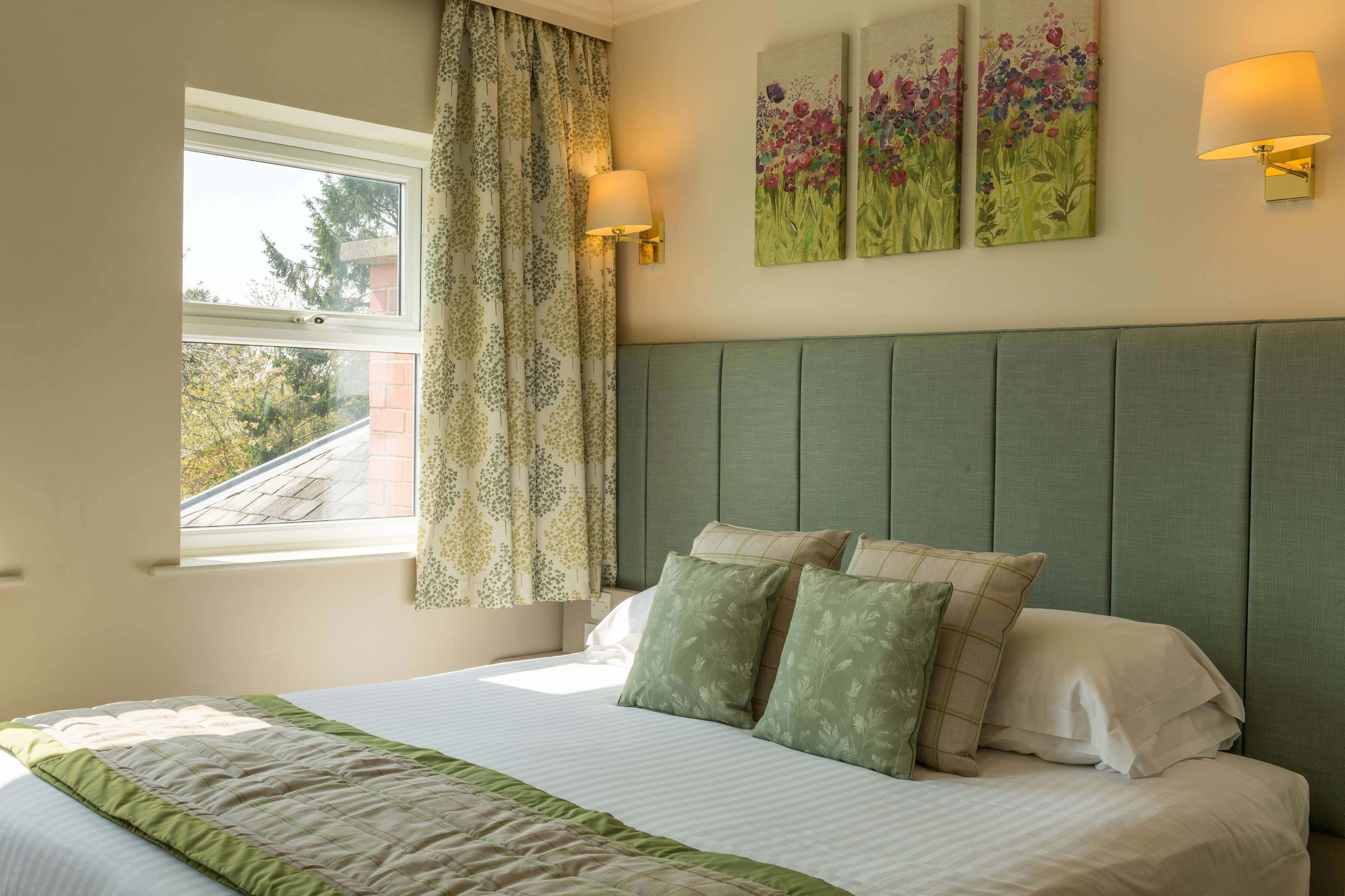 desk, iron/ironing board, cots/infant beds, rollaway beds