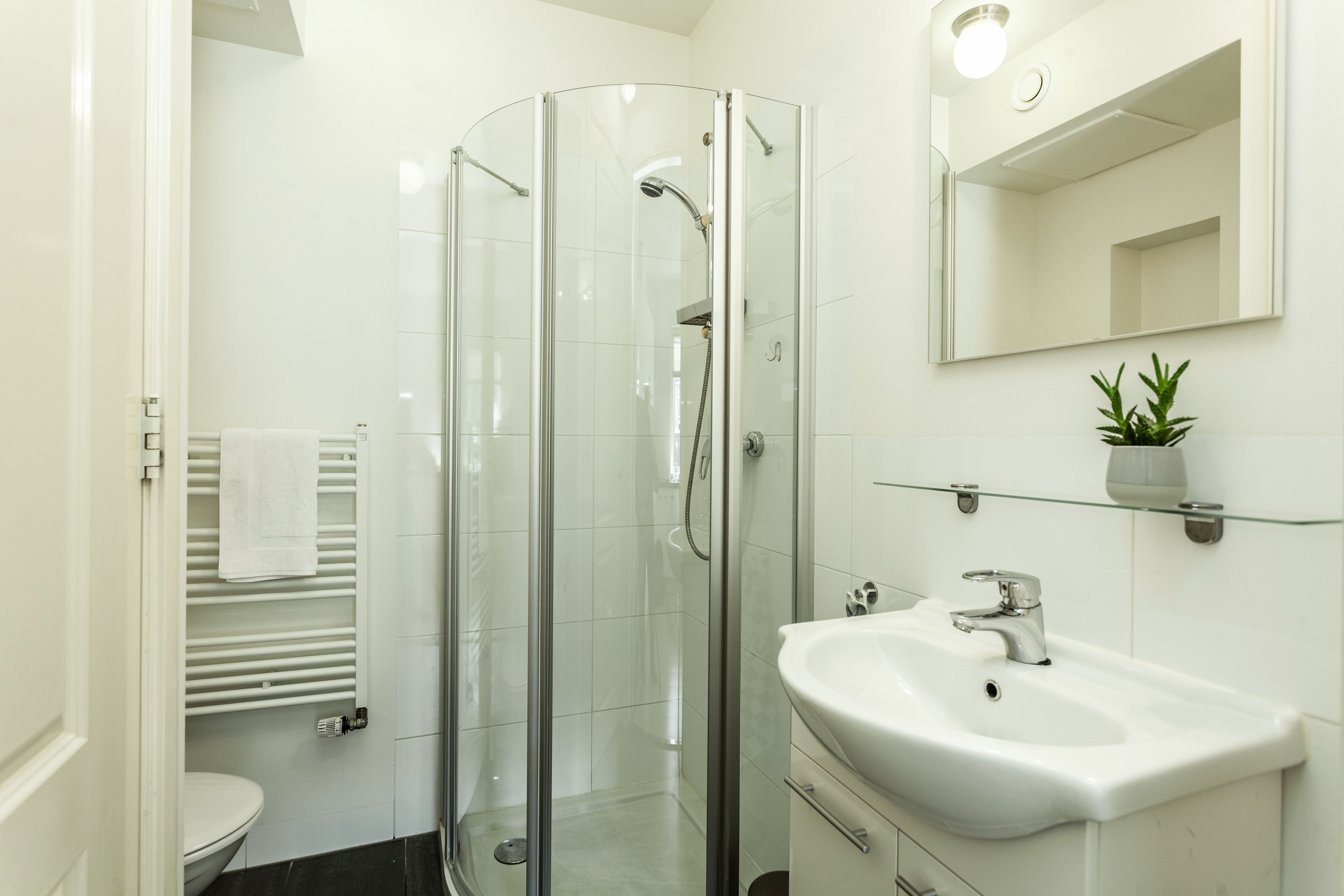 Apartment, 1 Bedroom | Bathroom | Free toiletries, hair dryer, towels