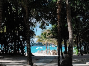 Private beach nearby, white sand, free beach shuttle, beach cabanas
