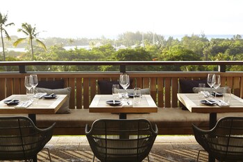 Daily full breakfast for a fee at The Island House
