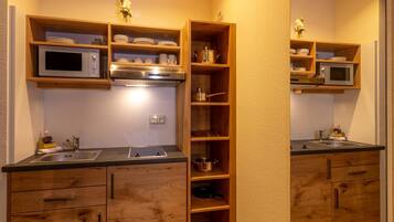 Réfrigérateur, cafetiÚre/bouilloire