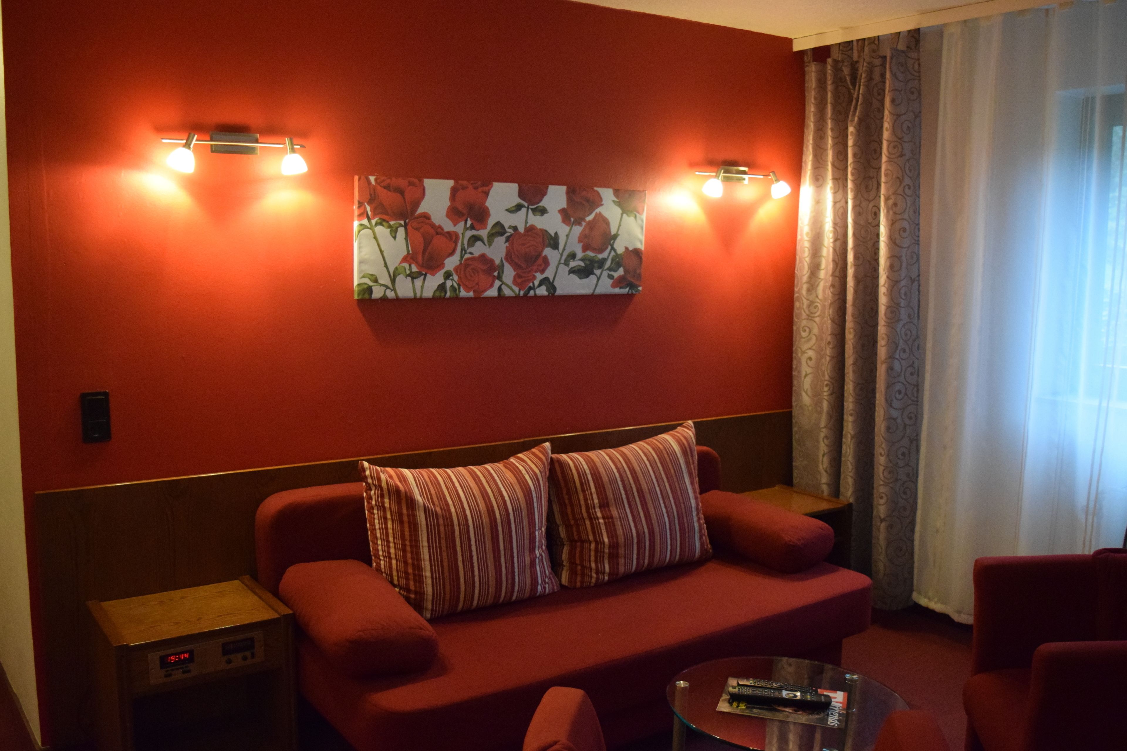 comfort suite, 1 bedroom | living area | flat-screen tv