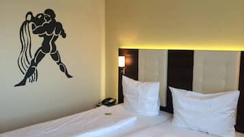 Cofres nos quartos, escrivaninha, quartos à prova de som