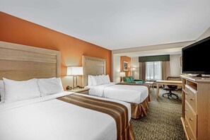Premium bedding, desk, laptop workspace, blackout drapes - La Quinta Inn & Suites by Wyndham Grand Forks (Grand Forks)