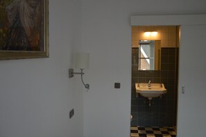 Double Room | Bathroom | Free toiletries, hair dryer, towels - Guesthouse Pickery (Bruges)