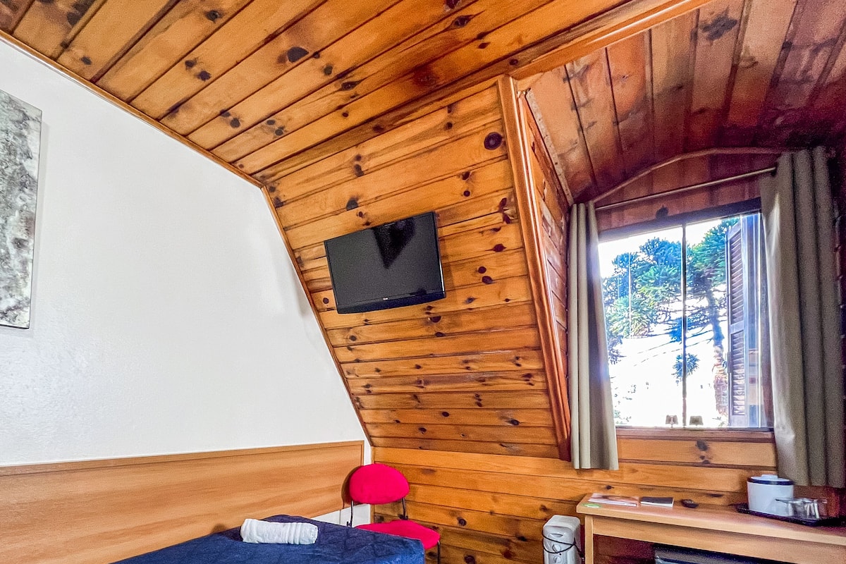 Decoración personalizada, escritorio, wifi gratis y ropa de cama