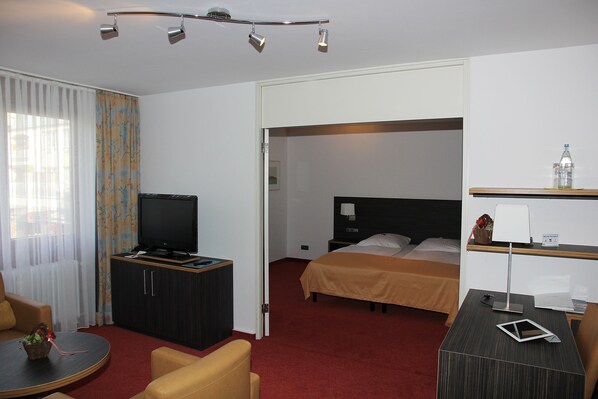 Apartment (3 persons) | 1 bedroom, hypo-allergenic bedding, in-room safe, desk