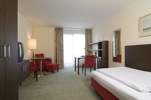 Apartment (1 person) | 1 bedroom, hypo-allergenic bedding, in-room safe, desk