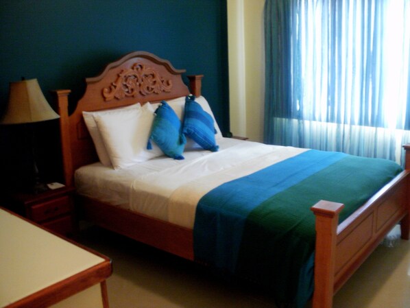 Chambre Deluxe double | Bureau, espace de travail pour ordinateurs portables