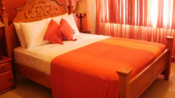Deluxe Double Room | Desk, laptop workspace, iron/ironing board, free WiFi