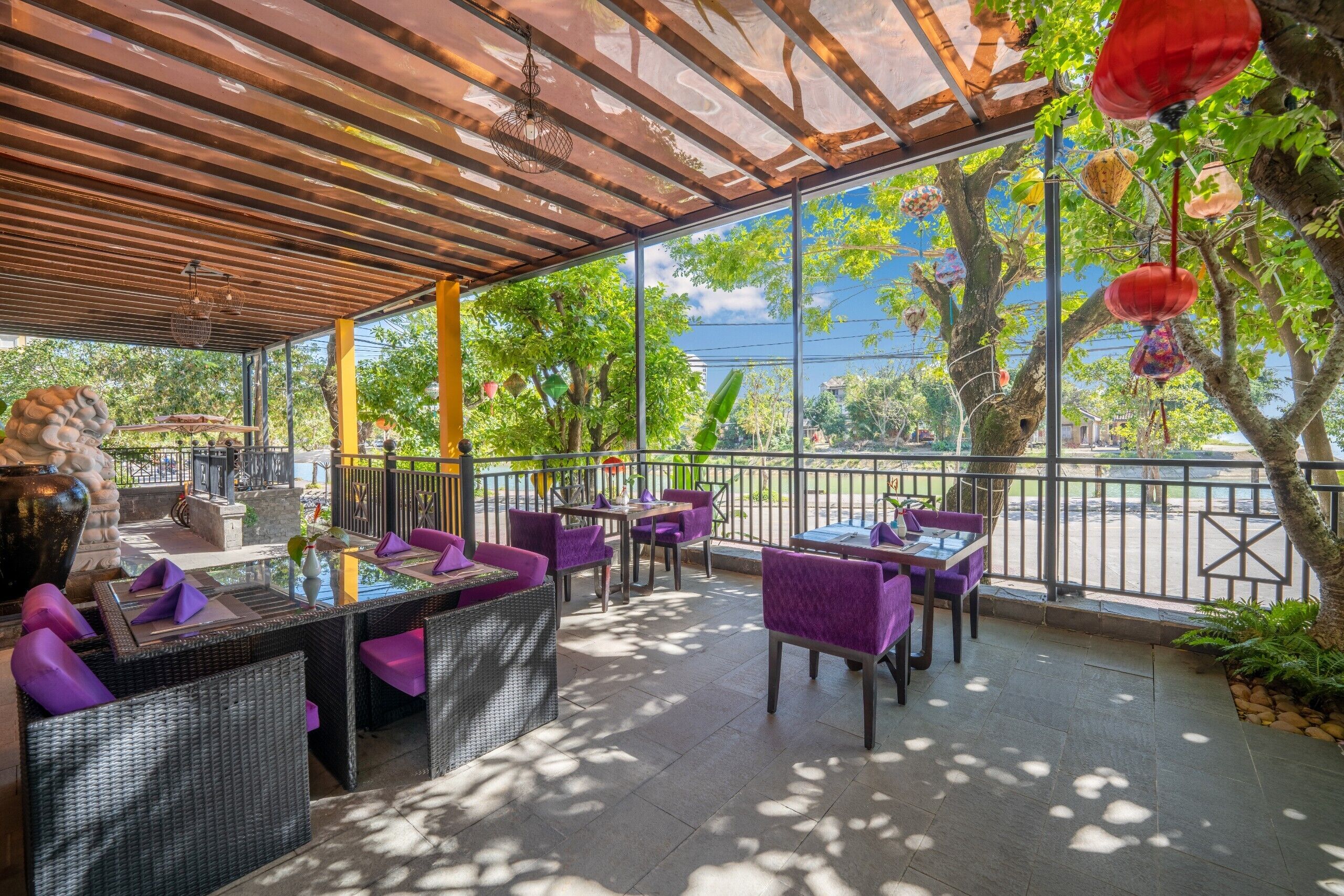 breakfast, lunch, dinner served; international cuisine, pool views