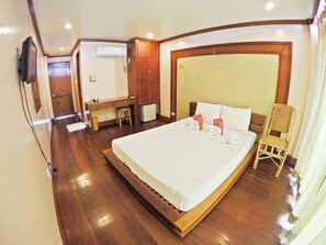 Terrace Suite (Sea View) | Coffre-fort, bureau, accĂšs au Wi-Fi (inclus), literie fournie