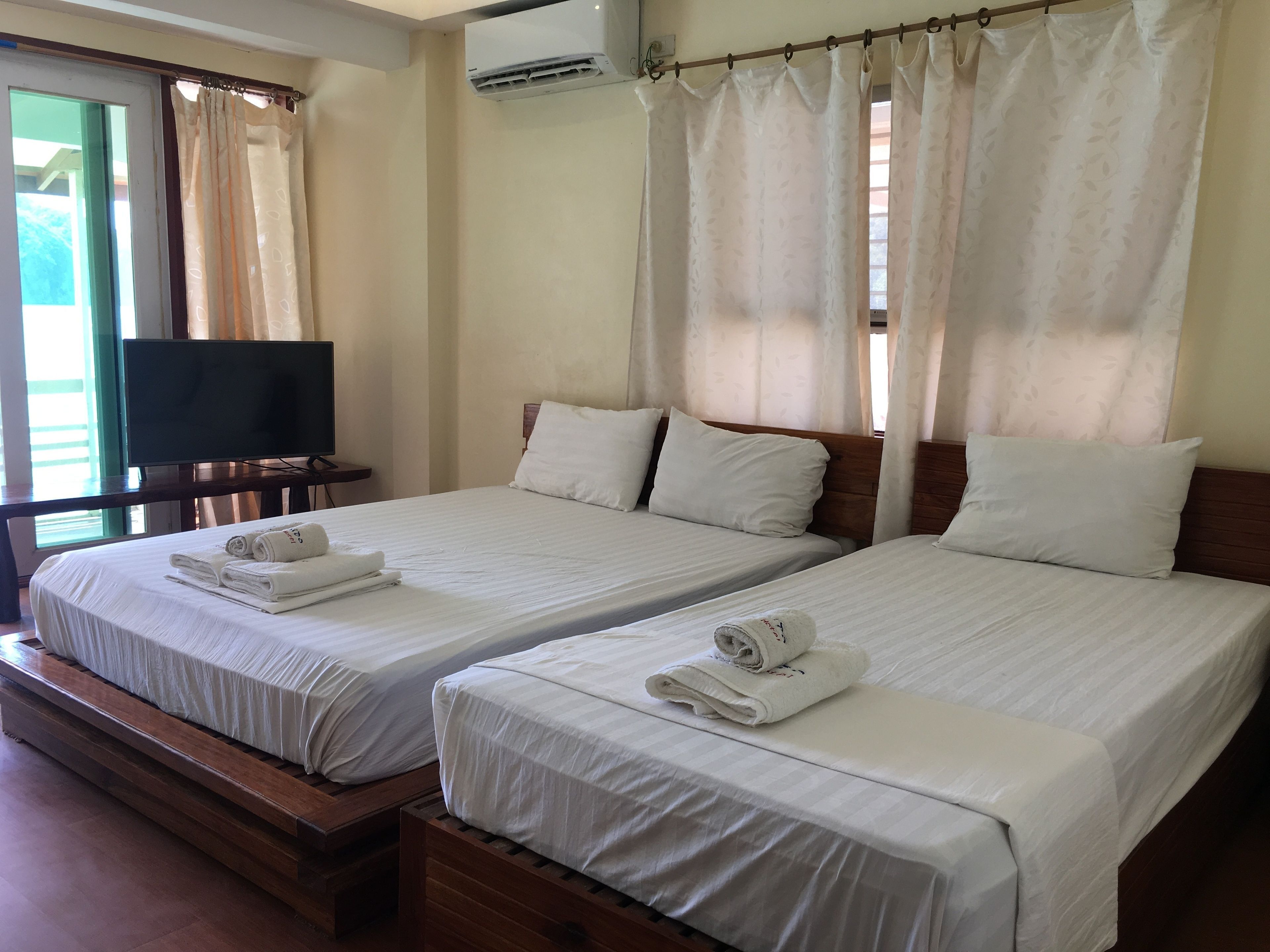 Värdeförvaringsskåp på rummet, skrivbord, gratis wi-fi och sängkläder