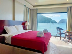 Deluxe Suite (Sea View) | In-room safe, desk, free WiFi, bed sheets