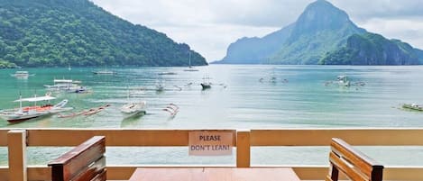 Terrace Suite (Sea View) | Una cassaforte in camera, una scrivania, Wi-Fi gratuito, lenzuola