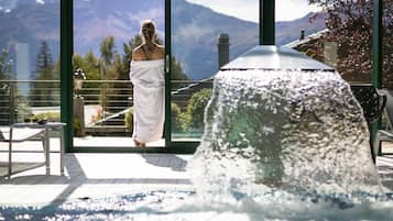 Indoor pool, sun loungers