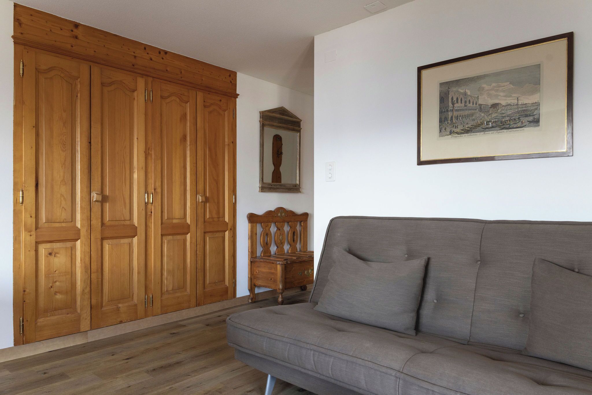 deluxe double or twin room | in-room safe, soundproofing, free wifi, bed sheets