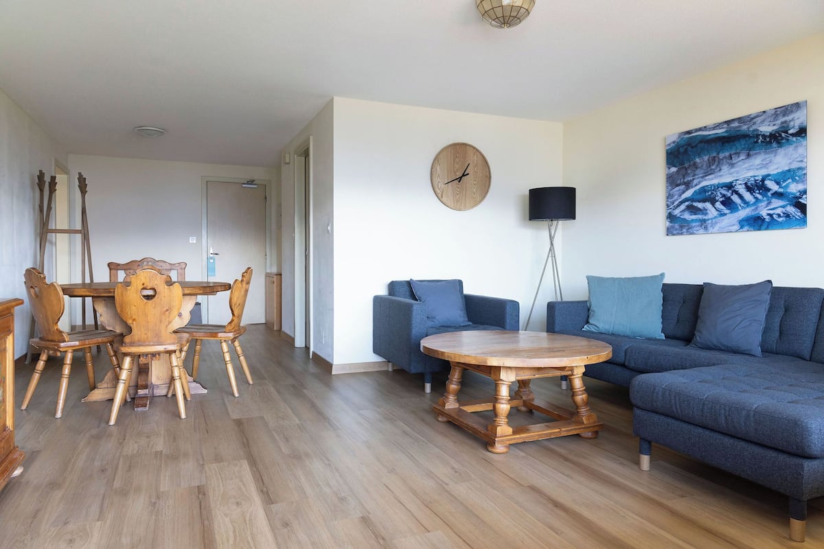 Appartamento, 3 camere da letto, balcone | Area soggiorno | TV a schermo piatto 43 pollici con canali via cavo, TV