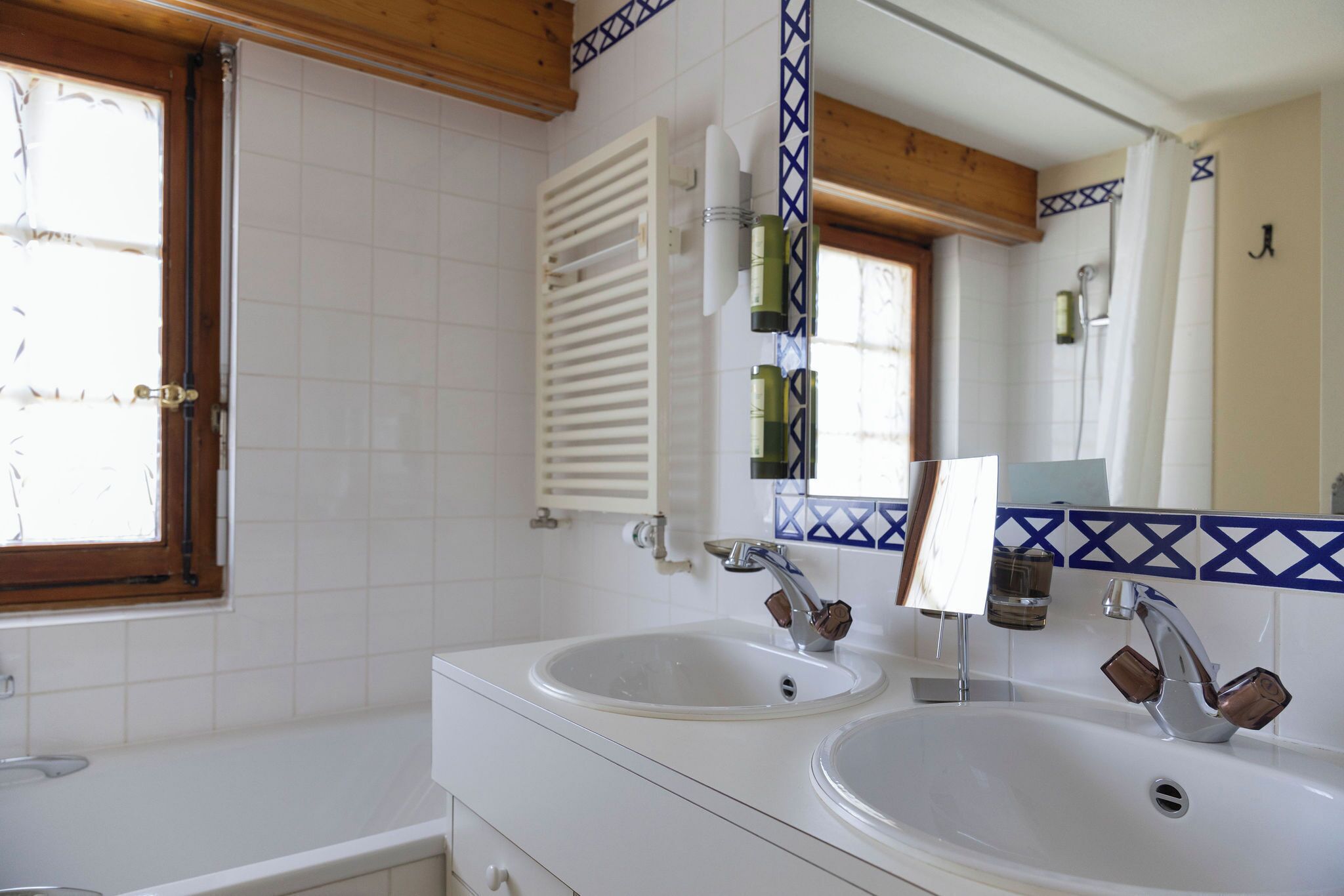 apartment, 3 bedrooms, balcony | bathroom | bathtub, free toiletries, hair dryer, towels