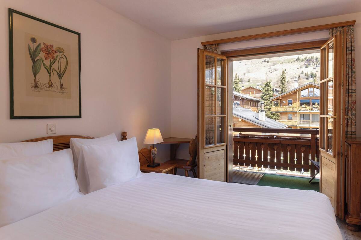 Habitación superior | Ropa de cama hipoalergénica, insonorización, wifi gratis y ropa de cama