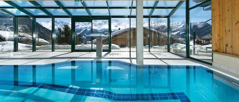 Indoor pool, sun loungers