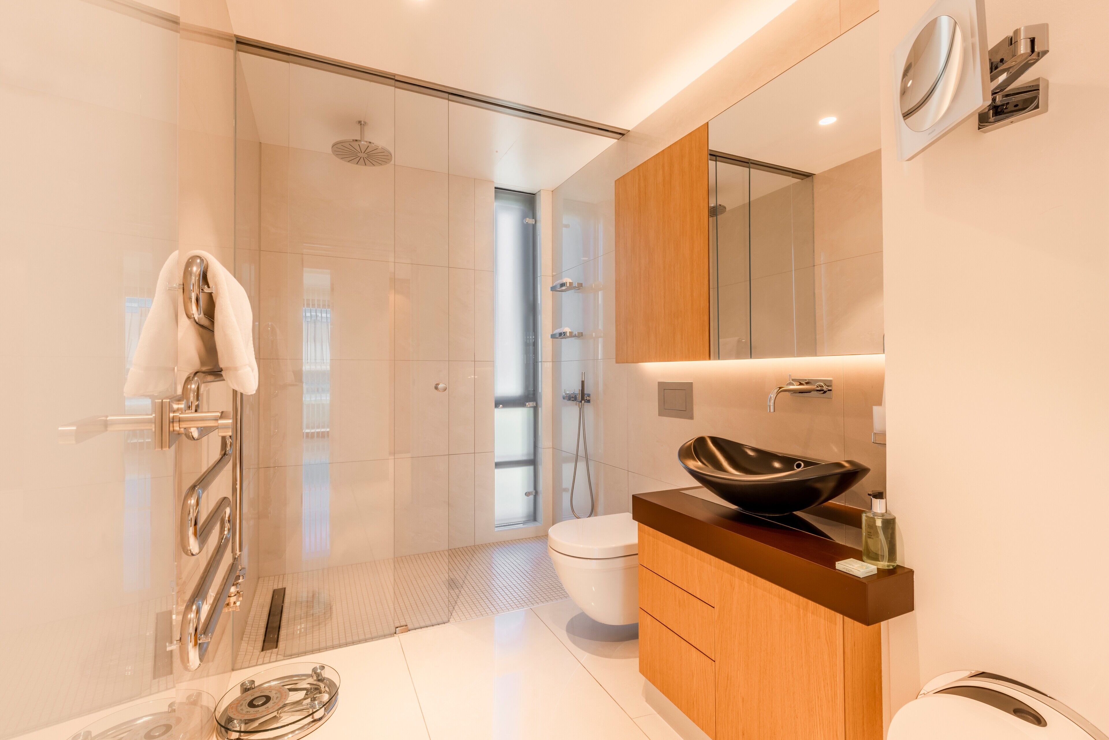Penthouse, 3 Bedrooms, Balcony | Bathroom | Free toiletries, hair dryer, bathrobes, slippers