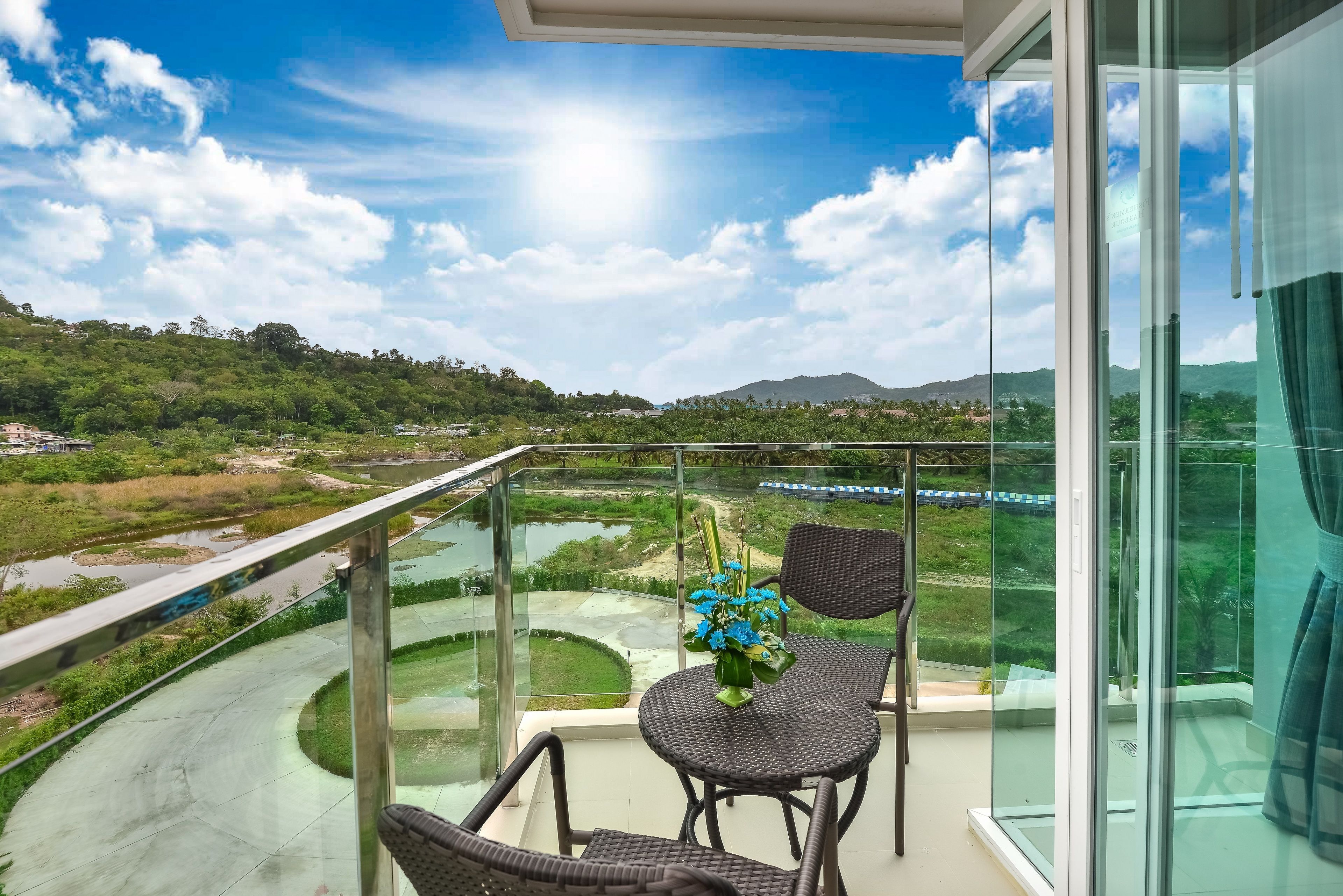 family suite king bunk bed | balcony