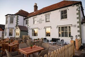 Terrace/patio - Berkshire Arms by Chef and Brewer Collection (Reading)