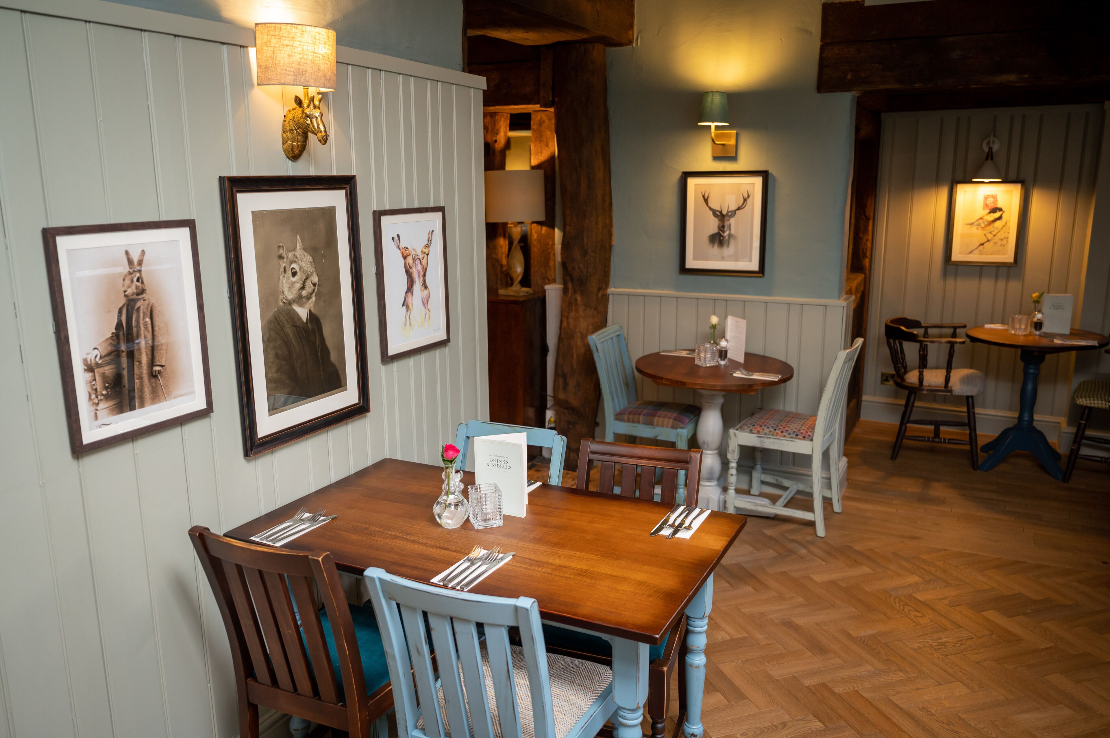 Se sirven desayunos, comidas, cenas y cocina británica 