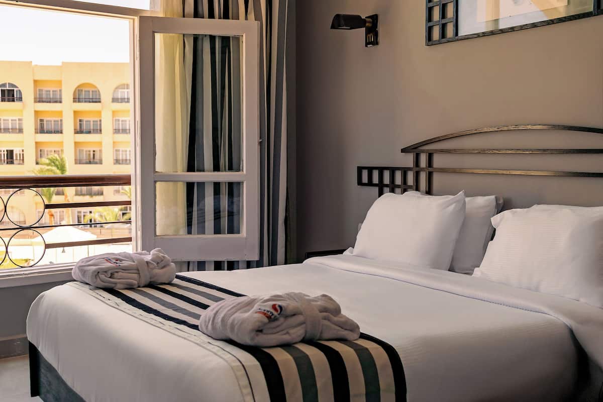 1 bedroom, blackout drapes, bed sheets, wheelchair access