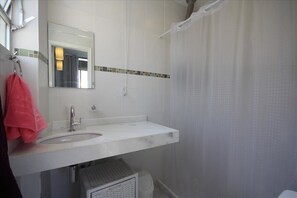 Apartment, 1 Schlafzimmer | Waschbecken im Bad
