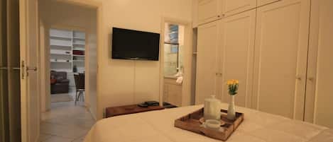 Apartment, 2 Bedrooms | 2 bedrooms, iron/ironing board, free WiFi