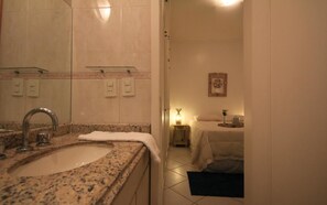Apartment, 2 Bedrooms | Bathroom sink