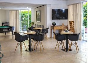 Se sirven desayunos, cenas y cocina mediterránea