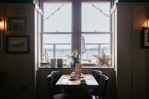 Se sirven desayunos, cenas y cocina local 