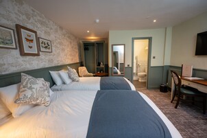 双床房 | 办公桌、遮光窗帘、熨斗/熨衣板、免费 WiFi