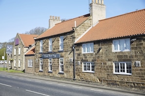Exterior - Cross Keys Hotel by Greene King Inns (Guisborough)