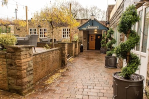 Exterior - Cross Keys Hotel by Greene King Inns (Guisborough)