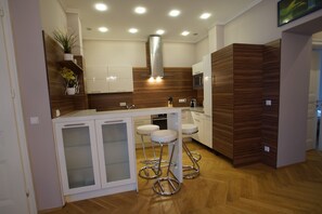 Design Apartment, 2 Bedrooms | Private kitchen | Full-sized fridge, microwave, stovetop, dishwasher - Apartments-in-vienna (Vienna)
