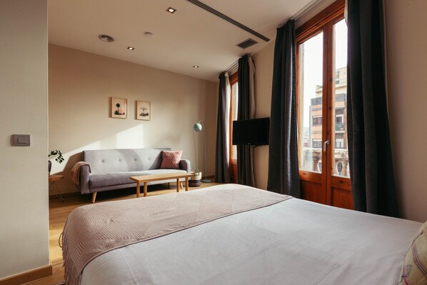 2 Schlafzimmer, Verdunkelungsvorhänge, Bügeleisen/Bügelbrett