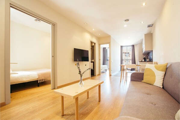 2 bedrooms, blackout drapes, iron/ironing board, free WiFi - Casa Felipa Plaza España (Barcelona)