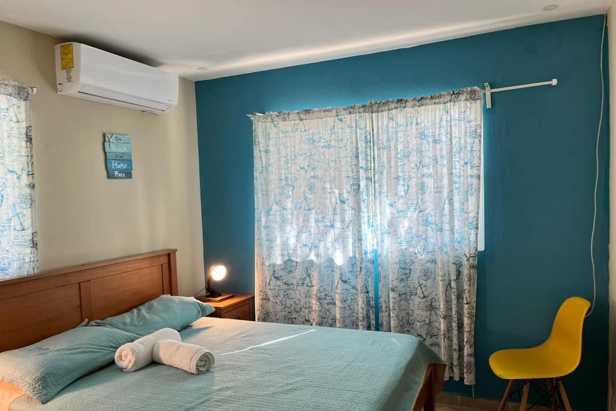 Economy-Zimmer | Zimmersafe, Bügeleisen/Bügelbrett, kostenloses WLAN, Bettwäsche