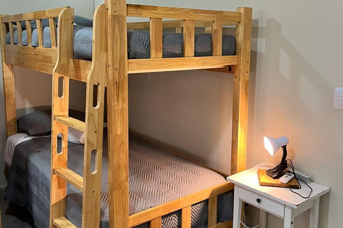 Comfort-Vierbettzimmer | Zimmersafe, Bügeleisen/Bügelbrett, kostenloses WLAN, Bettwäsche