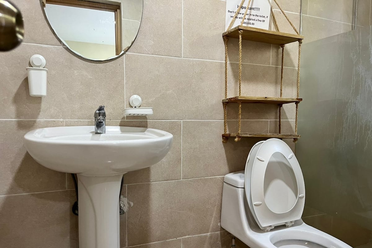 Economy-Zimmer | Badezimmer | Dusche, Haartrockner, Handtücher