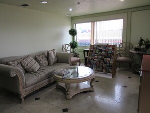 TV - Royal Inn (Dallas)