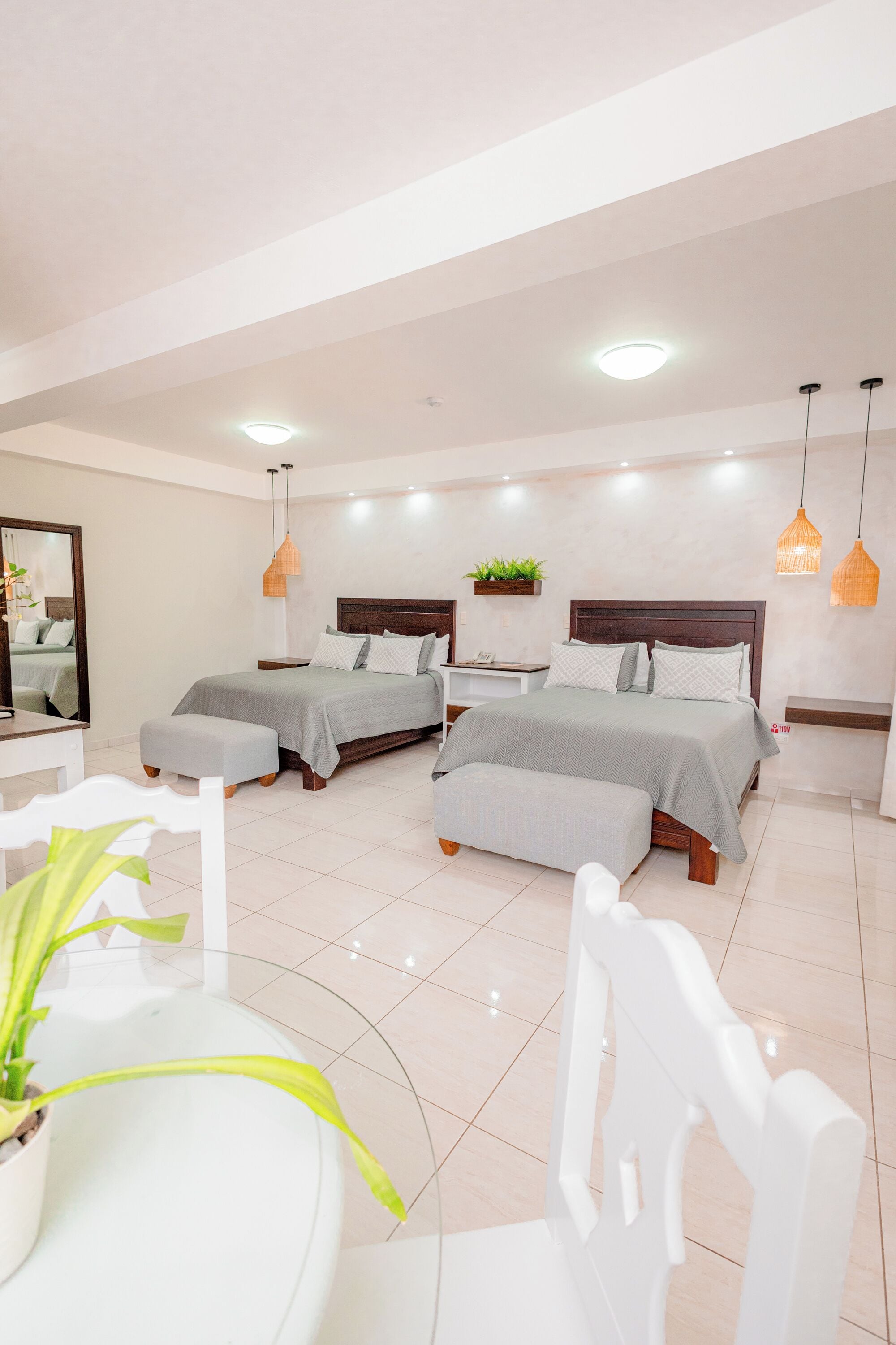 Suite júnior | Caixa forta a l'habitació, escriptori, wifi gratuïta i roba de llit 