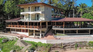 Breakfast, lunch, dinner served; local cuisine