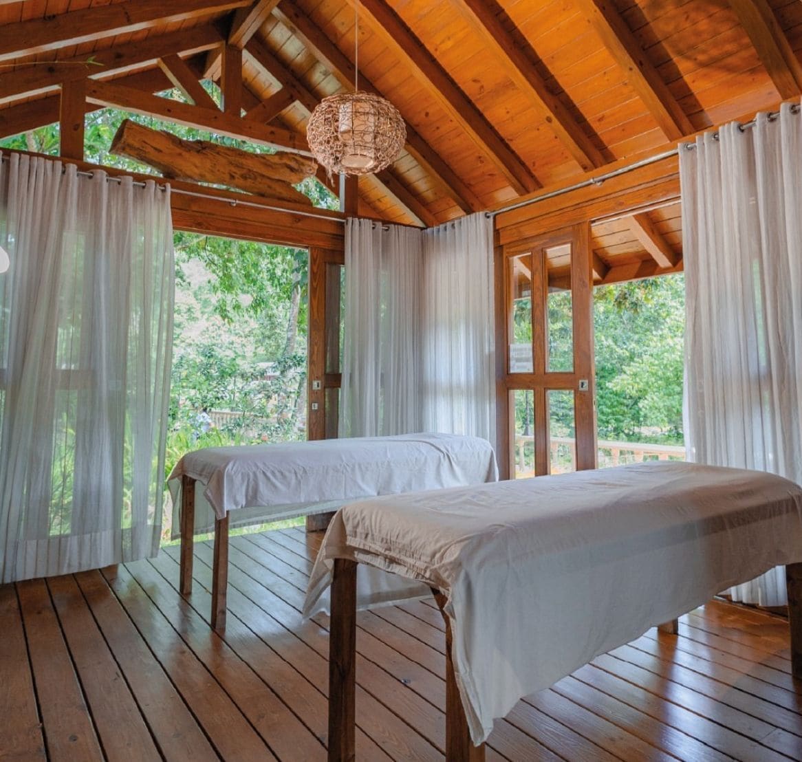 Kroppsbehandlinger, aromaterapi og massasje med varme steiner